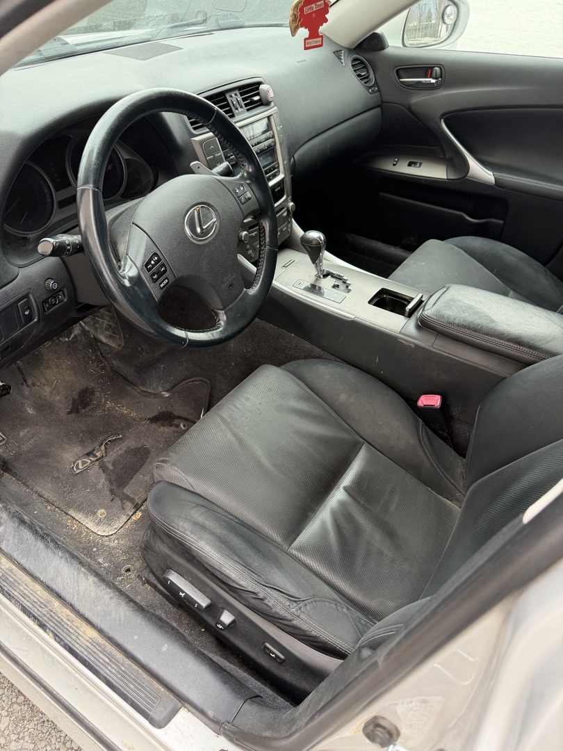 Lexus IS — Nettoyage intérieur complet — avant le nettoyage